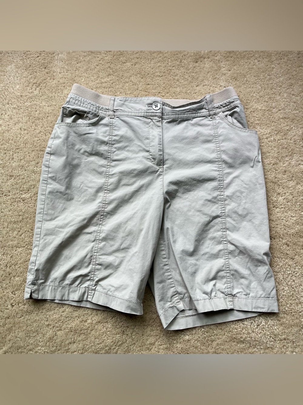⭐️ Chico’s Khaki Tan Bermuda Shorts - Chico’s Size 0.5 (S/6) - VGUC - Stretch